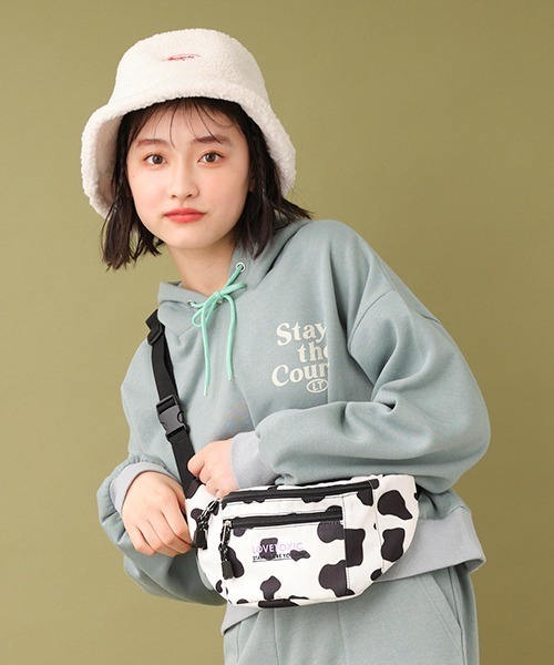 LOVETOXIC(ラブトキシック)の「刺しゅうウエストBAG(ボディバッグ/ウエストポーチ・キッズ・ライトカーキ/ブラック/マルチ・FREE)」の3枚目の写真