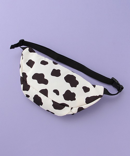 LOVETOXIC(ラブトキシック)の「刺しゅうウエストBAG(ボディバッグ/ウエストポーチ・キッズ・ライトカーキ/ブラック/マルチ・FREE)」の9枚目の写真