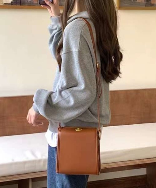 SFW（エスエフダブリュー）の「シンプルショルダーバッグ（ショルダーバッグ・レディース・ブラック/ブラウン/グリーン/アイボリー・FREE）」の3枚目の写真
