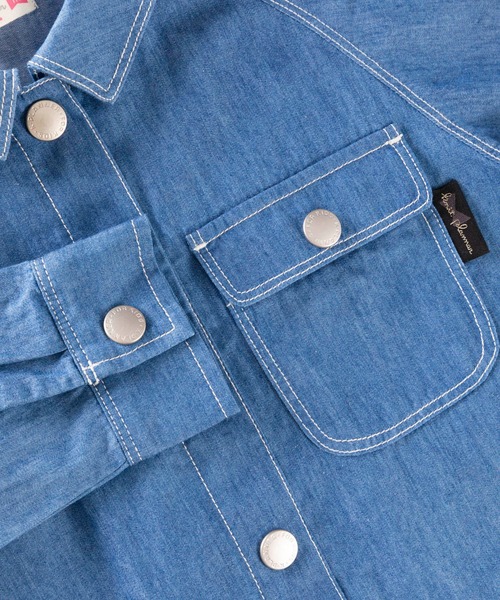 KP(ケーピー)の「ライトデニムシャツワンピース(110-130cm)(シャツワンピース・キッズ・ブルー・110cm/120cm/130cm)」の3枚目の写真