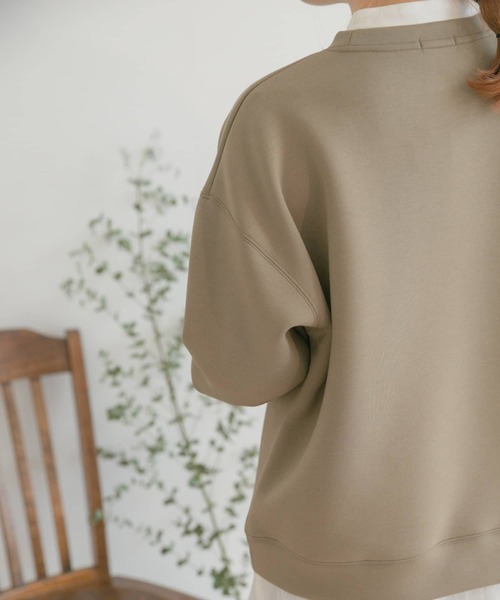 ITEMS URBANRESEARCH（アイテムズ アーバンリサーチ）の「ダンボールクルーネックプルオーバー（Tシャツ/カットソー・レディース・チャコールグレー/カーキ/アイボリー・FREE）」の9枚目の写真