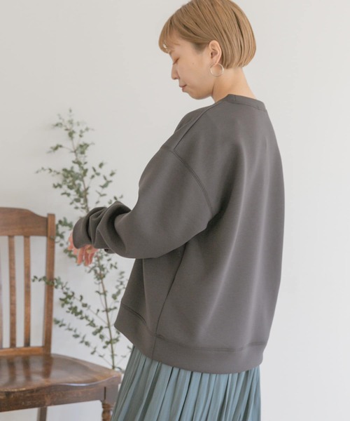 ITEMS URBANRESEARCH（アイテムズ アーバンリサーチ）の「ダンボールクルーネックプルオーバー（Tシャツ/カットソー・レディース・チャコールグレー/カーキ/アイボリー・FREE）」の14枚目の写真