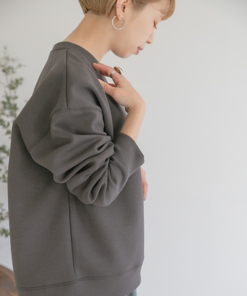 ITEMS URBANRESEARCH（アイテムズ アーバンリサーチ）の「ダンボールクルーネックプルオーバー（Tシャツ/カットソー・レディース・チャコールグレー/カーキ/アイボリー・FREE）」の18枚目の写真