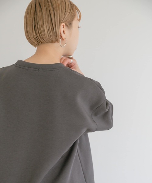 ITEMS URBANRESEARCH（アイテムズ アーバンリサーチ）の「ダンボールクルーネックプルオーバー（Tシャツ/カットソー・レディース・チャコールグレー/カーキ/アイボリー・FREE）」の19枚目の写真