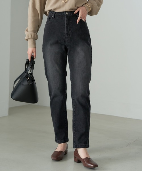 earth music&ecology（アースミュージックアンドエコロジー）の「デニムテーパードパンツ＊（その他パンツ・レディース・ブラック/インディゴブルー・S/M/L）」の2枚目の写真