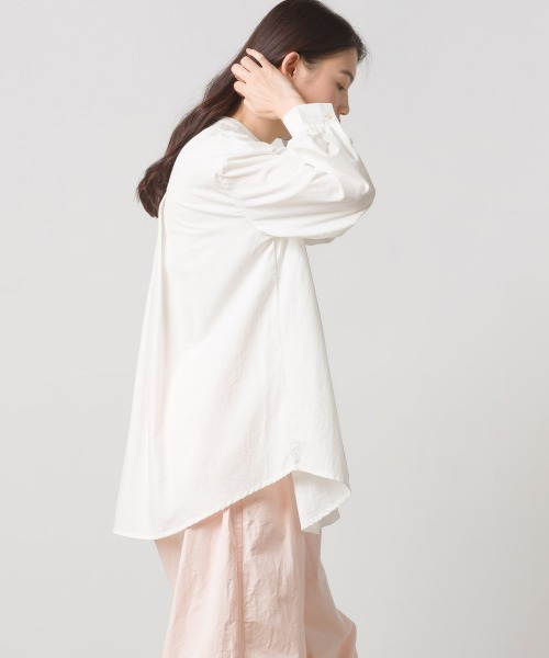 OMNES(オムネス)の「製品洗いコットンタックフレアシャツ(シャツ/ブラウス・レディース・グリーン/ホワイト/チャコール/グレイッシュベージュ・FREE)」の10枚目の写真