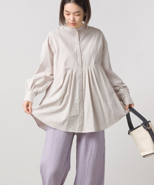 OMNES(オムネス)の「製品洗いコットンタックフレアシャツ(シャツ/ブラウス・レディース・グリーン/ホワイト/チャコール/グレイッシュベージュ・FREE)」の20枚目の写真