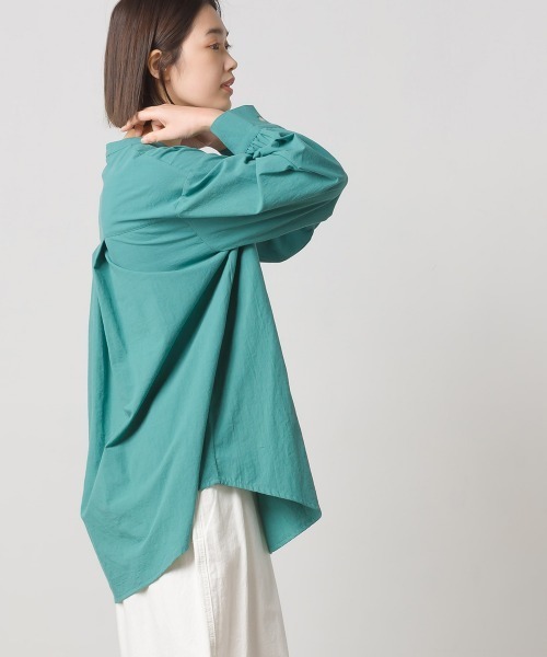 OMNES(オムネス)の「製品洗いコットンタックフレアシャツ(シャツ/ブラウス・レディース・グリーン/ホワイト/チャコール/グレイッシュベージュ・FREE)」の22枚目の写真