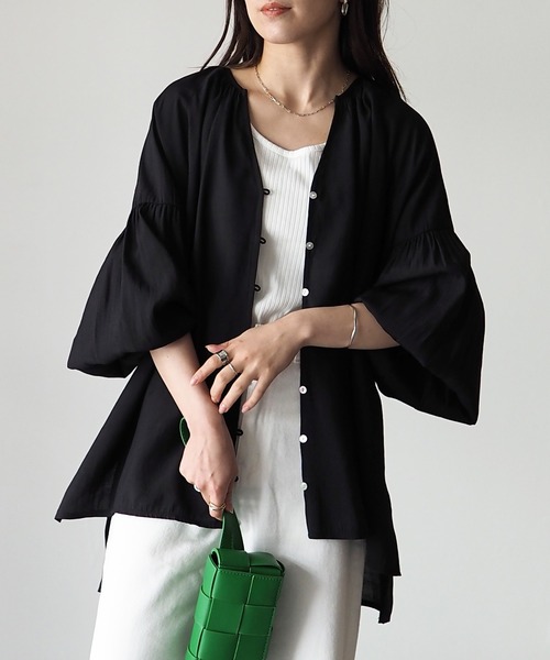 Riberry（リベリー）の「シアーキーネックギャザーブラウス（シャツ/ブラウス・レディース・ブラック/モカ/ライトベージュ・MEDIUM）」の2枚目の写真