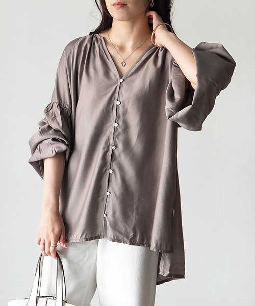 Riberry（リベリー）の「シアーキーネックギャザーブラウス（シャツ/ブラウス・レディース・ブラック/モカ/ライトベージュ・MEDIUM）」の3枚目の写真