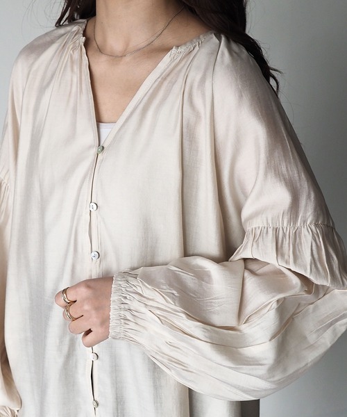 Riberry（リベリー）の「シアーキーネックギャザーブラウス（シャツ/ブラウス・レディース・ブラック/モカ/ライトベージュ・MEDIUM）」の12枚目の写真