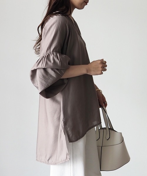 Riberry（リベリー）の「シアーキーネックギャザーブラウス（シャツ/ブラウス・レディース・ブラック/モカ/ライトベージュ・MEDIUM）」の16枚目の写真