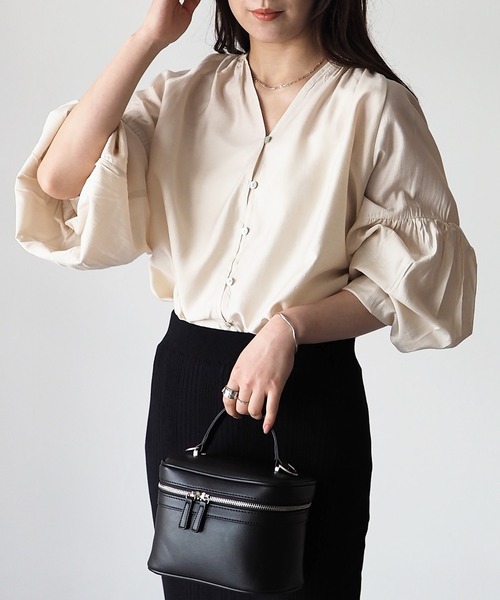 Riberry（リベリー）の「シアーキーネックギャザーブラウス（シャツ/ブラウス・レディース・ブラック/モカ/ライトベージュ・MEDIUM）」の4枚目の写真