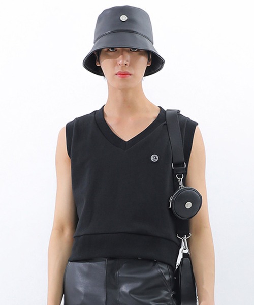 BASIC COTTON(ベーシックコットン)の「A'GEM/9 × .kom『BASIC COTTON/ベーシックコットン』ミックスデザインVネックスウェットベスト(ベスト・レディース・ホワイト/ブラック/ブラック×ホワイト・FREE)」の3枚目の写真