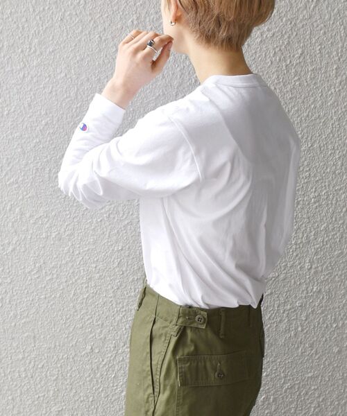 Champion(チャンピオン)の「Champion: カレッジ ロゴ ロングスリーブ Tシャツ WHITE(Tシャツ/カットソー・レディース・ライトホワイト・ONE SIZE)」の11枚目の写真
