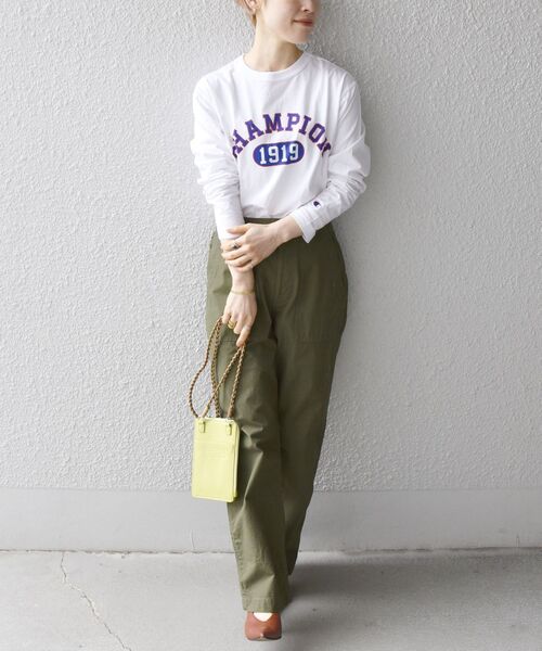 Champion(チャンピオン)の「Champion: カレッジ ロゴ ロングスリーブ Tシャツ WHITE(Tシャツ/カットソー・レディース・ライトホワイト・ONE SIZE)」の12枚目の写真