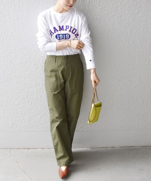 Champion(チャンピオン)の「Champion: カレッジ ロゴ ロングスリーブ Tシャツ WHITE(Tシャツ/カットソー・レディース・ライトホワイト・ONE SIZE)」の13枚目の写真