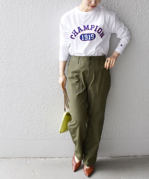 Champion(チャンピオン)の「Champion: カレッジ ロゴ ロングスリーブ Tシャツ WHITE(Tシャツ/カットソー・レディース・ライトホワイト・ONE SIZE)」の14枚目の写真