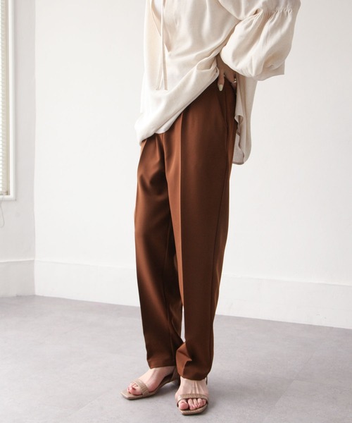 Chillfar(チルファー)の「カラーテーパードスラックスパンツ(スラックス・レディース・ブラック/ダークブラウン/ブラウン/レッド/ピンク/オレンジ/ブルー/グリーン/ライトブラウン/ミント/マスタード/グレイッシュベージュ/グレイッシュブルー/アイボリー系/グリーン系・MEDIUM/LARGE)」の3枚目の写真