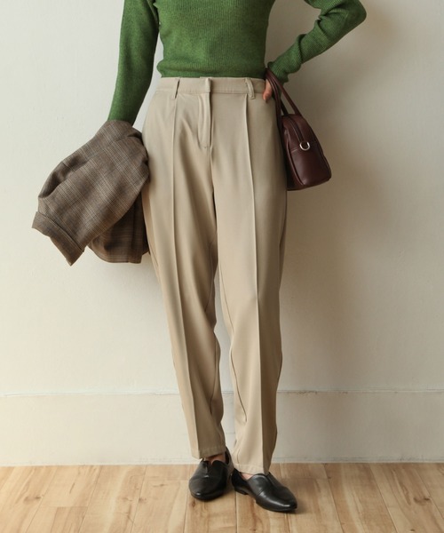 Chillfar(チルファー)の「カラーテーパードスラックスパンツ(スラックス・レディース・ブラック/ダークブラウン/ブラウン/レッド/ピンク/オレンジ/ブルー/グリーン/ライトブラウン/ミント/マスタード/グレイッシュベージュ/グレイッシュブルー/アイボリー系/グリーン系・MEDIUM/LARGE)」の6枚目の写真