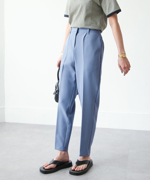 Chillfar(チルファー)の「カラーテーパードスラックスパンツ(スラックス・レディース・ブラック/ダークブラウン/ブラウン/レッド/ピンク/オレンジ/ブルー/グリーン/ライトブラウン/ミント/マスタード/グレイッシュベージュ/グレイッシュブルー/アイボリー系/グリーン系・MEDIUM/LARGE)」の11枚目の写真