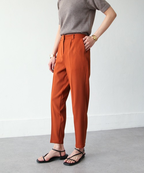 Chillfar(チルファー)の「カラーテーパードスラックスパンツ(スラックス・レディース・ブラック/ダークブラウン/ブラウン/レッド/ピンク/オレンジ/ブルー/グリーン/ライトブラウン/ミント/マスタード/グレイッシュベージュ/グレイッシュブルー/アイボリー系/グリーン系・MEDIUM/LARGE)」の15枚目の写真