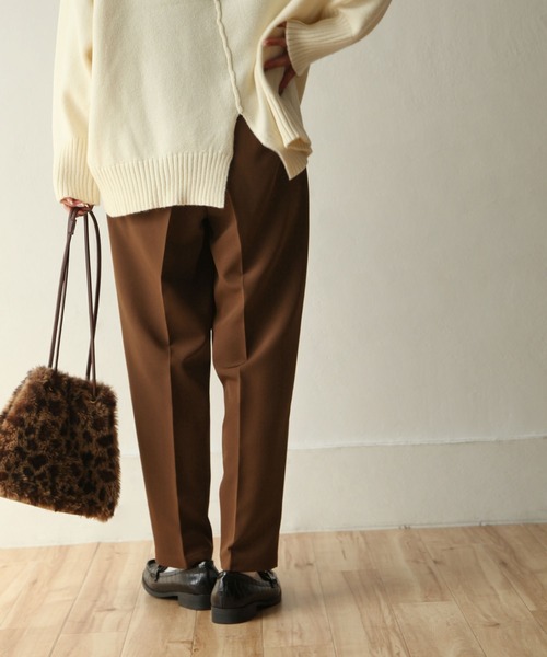 Chillfar(チルファー)の「カラーテーパードスラックスパンツ(スラックス・レディース・ブラック/ダークブラウン/ブラウン/レッド/ピンク/オレンジ/ブルー/グリーン/ライトブラウン/ミント/マスタード/グレイッシュベージュ/グレイッシュブルー/アイボリー系/グリーン系・MEDIUM/LARGE)」の22枚目の写真