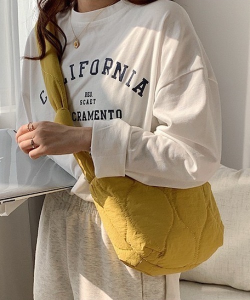 LAC-VERT（ラック・ヴェール）の「キルティングスモールショルダーバッグ（ショルダーバッグ・レディース・ブラック/ホワイト/イエロー/カーキ/モカ/ライトピンク/ライトブルー・FREE）」の6枚目の写真