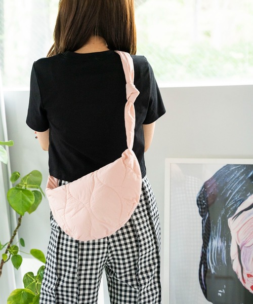 LAC-VERT(ラック・ヴェール)の「キルティングスモールショルダーバッグ(ショルダーバッグ・レディース・ブラック/ホワイト/イエロー/カーキ/モカ/ライトピンク/ライトブルー・FREE)」の15枚目の写真