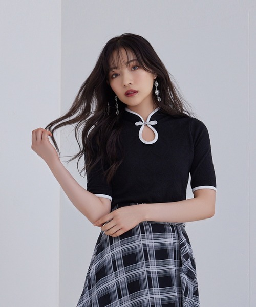 ANDGEEBEE（アンジービー）の「パイピングチャイナトップス（その他トップス・レディース・ホワイト/ブラック・MEDIUM）」の2枚目の写真