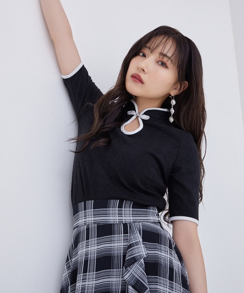 ANDGEEBEE（アンジービー）の「パイピングチャイナトップス（その他トップス・レディース・ホワイト/ブラック・MEDIUM）」の5枚目の写真