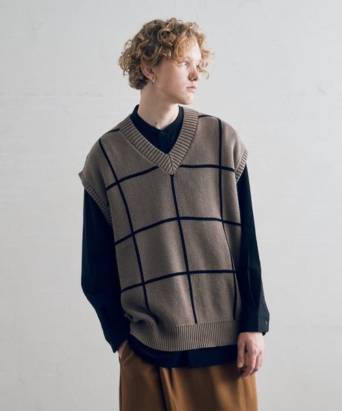 DOOPZ（ドープス）の「Vネックニットベスト（ベスト・メンズ・ブラック/ベージュ・SMALL/MEDIUM/LARGE）」の5枚目の写真