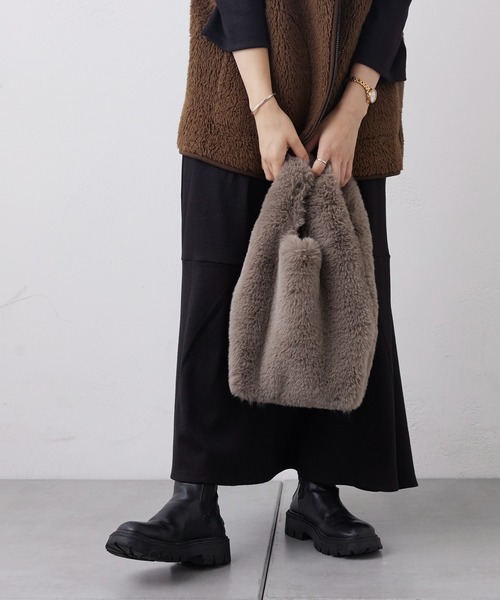 Actually(アクチュアリー)の「FUR MARCHE BAG ファーマルシェバッグ(ハンドバッグ・レディース・パープル/グレー/グレイッシュベージュ・フリー)」の15枚目の写真