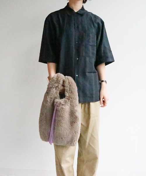 Actually(アクチュアリー)の「FUR MARCHE BAG ファーマルシェバッグ(ハンドバッグ・レディース・パープル/グレー/グレイッシュベージュ・フリー)」の12枚目の写真