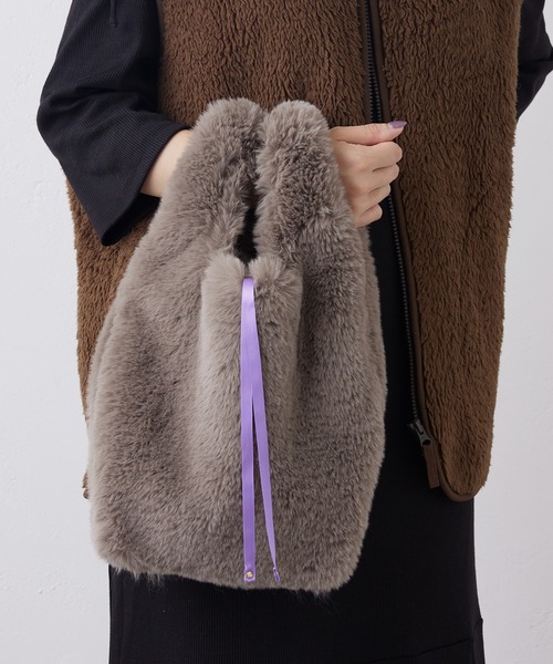 Actually(アクチュアリー)の「FUR MARCHE BAG ファーマルシェバッグ(ハンドバッグ・レディース・パープル/グレー/グレイッシュベージュ・フリー)」の13枚目の写真