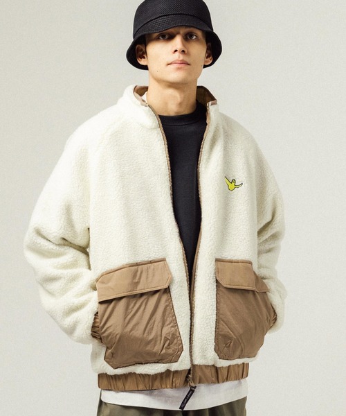 (What it isNt)ART BY MARKGONZALES(ワットイットイズント)の「Mark Gonzales オーバーサイズ リバーシブルスタンドカラーボアフリースジャケット(ブルゾン・メンズ・ベージュ/ブルー/グレー/オフホワイト/ブラック・M/L/XL)」の2枚目の写真