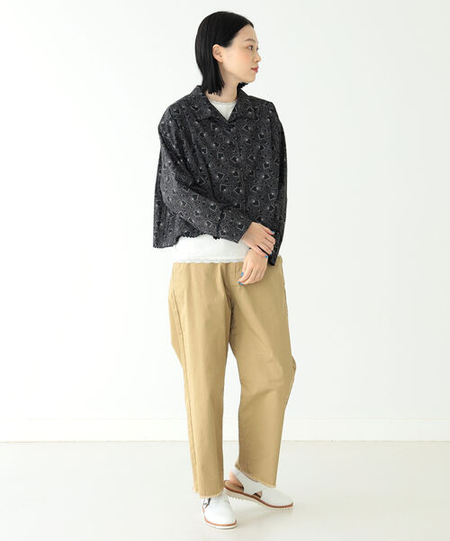 BEAMS BOY(ビームスボーイ)の「BEAMS BOY / プリント プリーツ シャツ(シャツ/ブラウス・レディース・ブラック/ブルー系その他3・ONE SIZE)」の4枚目の写真