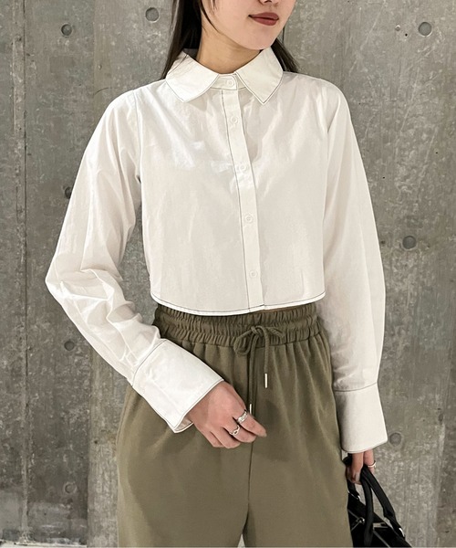 EPIMI E'PIMMY（エピミエピミー）の「配色ステッチクロップドシャツ（シャツ/ブラウス・レディース・ブラック/ブルー/オフホワイト・MEDIUM）」の4枚目の写真