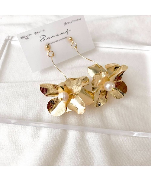 tone(トーン)の「【S.coeuf】【S.coeuf】金属アレルギー対応ピアス シンプルウェーブフラワー(MA)(ピアス(両耳用)・レディース・ゴールド/ゴールド系その他・FREE)」の5枚目の写真