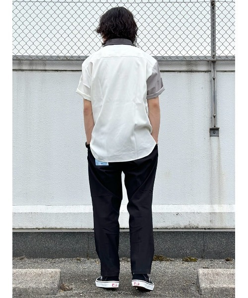 PLUS ONE（プラスワン）の「【接触冷感】【PLUS ONE】サラサラ切替え半袖シャツ（シャツ/ブラウス・メンズ・ホワイト×カーキブラウン/ケリーグリーン/チャコールグレー×ブラック/ホワイト×ネイビー/グレー×ホワイト/ネイビー・M/XL/L/S）」の15枚目の写真