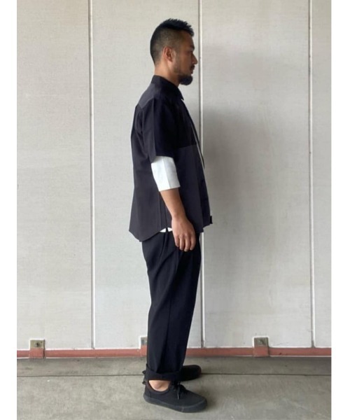 PLUS ONE（プラスワン）の「【接触冷感】【PLUS ONE】サラサラ切替え半袖シャツ（シャツ/ブラウス・メンズ・ホワイト×カーキブラウン/ケリーグリーン/チャコールグレー×ブラック/ホワイト×ネイビー/グレー×ホワイト/ネイビー・M/XL/L/S）」の20枚目の写真