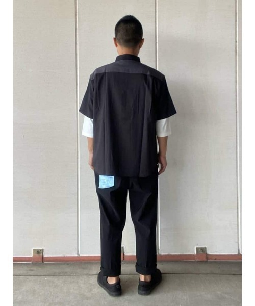 PLUS ONE（プラスワン）の「【接触冷感】【PLUS ONE】サラサラ切替え半袖シャツ（シャツ/ブラウス・メンズ・ホワイト×カーキブラウン/ケリーグリーン/チャコールグレー×ブラック/ホワイト×ネイビー/グレー×ホワイト/ネイビー・M/XL/L/S）」の21枚目の写真