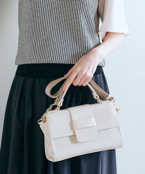 grove（グローブ）の「◆【収納力◎】フラップハンドルワイドテープショルダーバッグ【2WAY】（ショルダーバッグ・レディース・アイボリー/ブラック/グレー・00）」の2枚目の写真