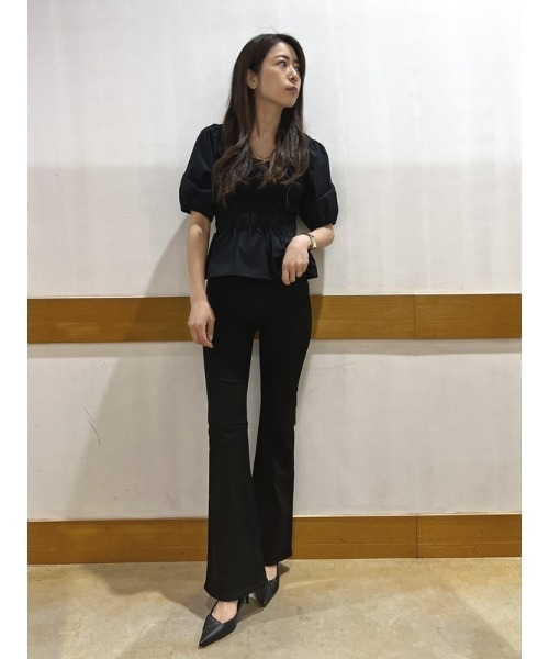GAP(ギャップ)の「ウォッシュウェル ハイライズ '70sフレアデニムブラックジーンズ(デニムパンツ・レディース・ブラック・29/28/27/26/23/24/25/30)」の11枚目の写真
