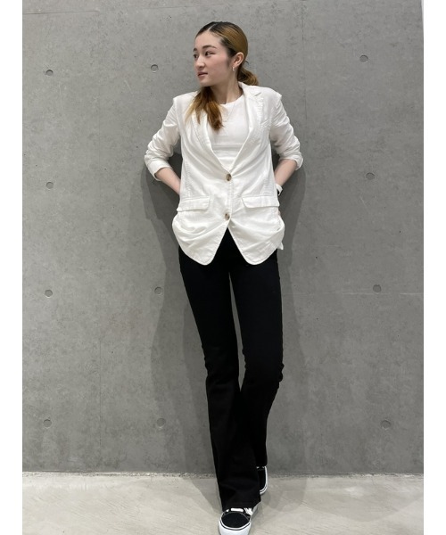 GAP(ギャップ)の「ウォッシュウェル ハイライズ '70sフレアデニムブラックジーンズ(デニムパンツ・レディース・ブラック・29/28/27/26/23/24/25/30)」の6枚目の写真