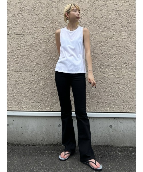 GAP(ギャップ)の「ウォッシュウェル ハイライズ '70sフレアデニムブラックジーンズ(デニムパンツ・レディース・ブラック・29/28/27/26/23/24/25/30)」の8枚目の写真
