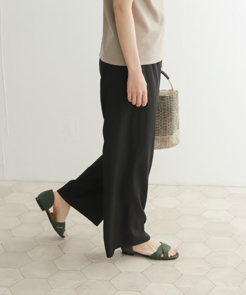 URBAN RESEARCH DOORS（アーバンリサーチドアーズ）の「ドライタッチリラックスパンツ（その他パンツ・レディース・モカ/ブラック/ネイビー・MEDIUM）」の18枚目の写真