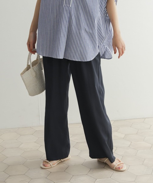 URBAN RESEARCH DOORS（アーバンリサーチドアーズ）の「ドライタッチリラックスパンツ（その他パンツ・レディース・モカ/ブラック/ネイビー・MEDIUM）」の9枚目の写真