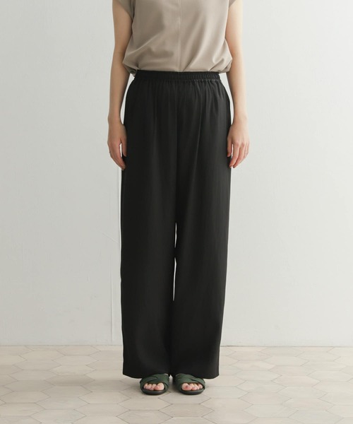 URBAN RESEARCH DOORS（アーバンリサーチドアーズ）の「ドライタッチリラックスパンツ（その他パンツ・レディース・モカ/ブラック/ネイビー・MEDIUM）」の4枚目の写真