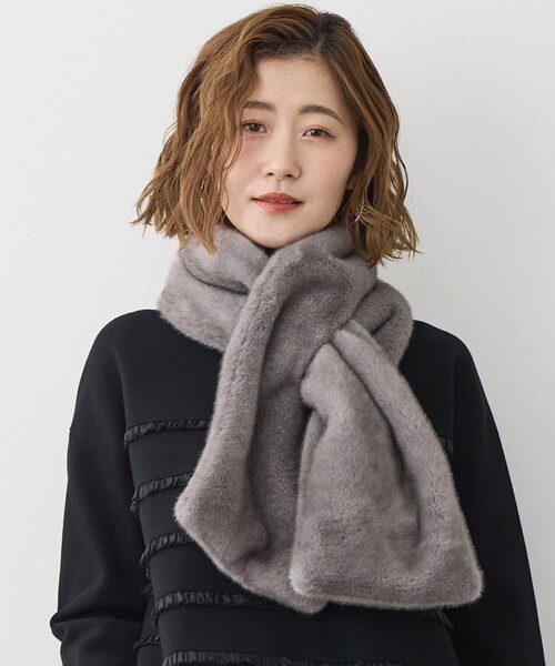 23区（ニジュウサンク）の「フェイクファー ティペット（マフラー・レディース・ブラウン系/ベージュ系/ライトグレー系/グレー系・F）」の3枚目の写真